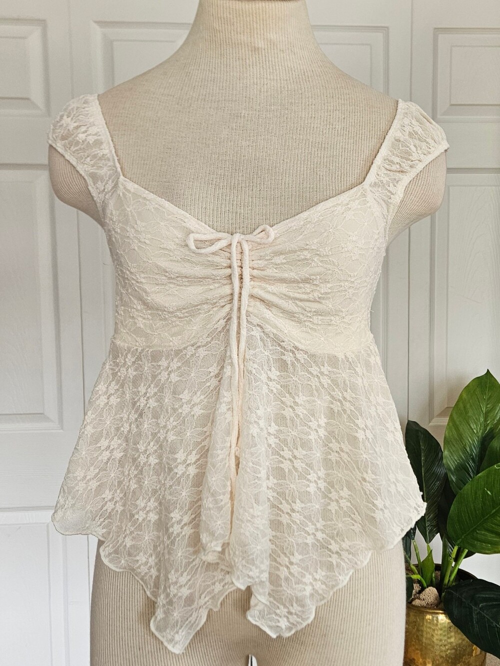 Heart & Hips Cream Floral Lace Tie Front Babydoll Tank Top Romantic Coquette M